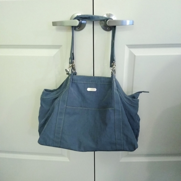 Baggallini blue duffle bag with three compartments